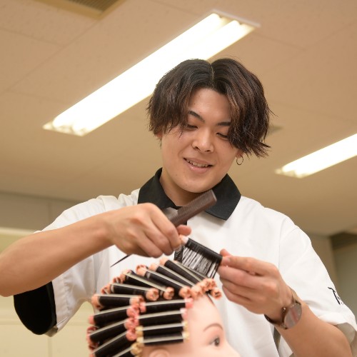 東京総合美容専門学校