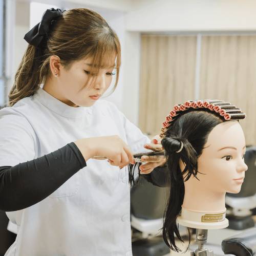 大阪中央理容美容専門学校3
