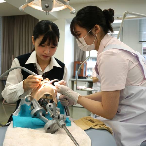大阪歯科衛生士専門学校（女子のみ）