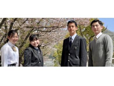 八尾翠翔高等学校の制服