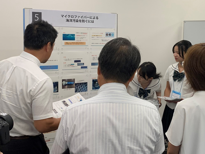 岡山県　倉敷工業高校　テキスタイル工学科５人の２年生1