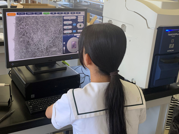 岡山県　倉敷工業高校　テキスタイル工学科５人の２年生3