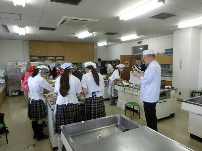 奈良県　葛城市立新庄中学校　ホームメイキング部のみなさん2