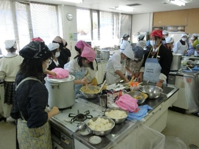奈良県　葛城市立新庄中学校　ホームメイキング部のみなさん4