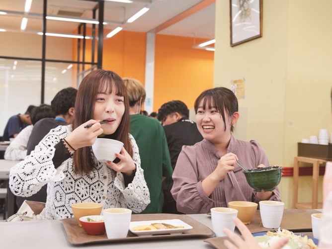 白鴎大学の学食