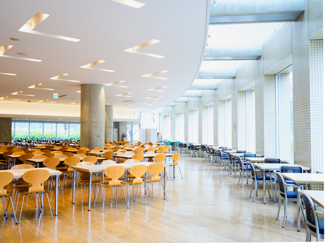 明治薬科大学の学食