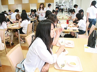純真短期大学の学食