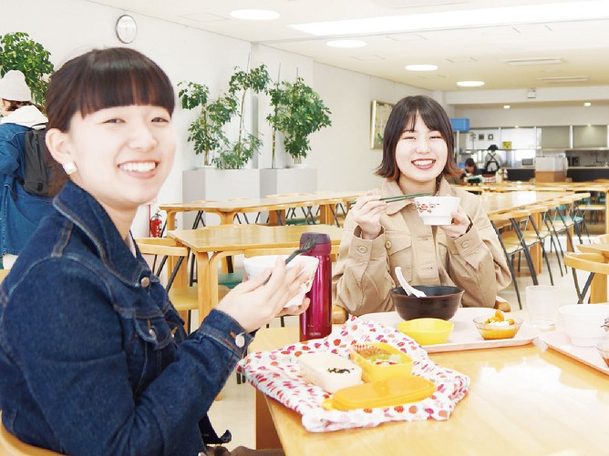 新潟青陵大学の学食