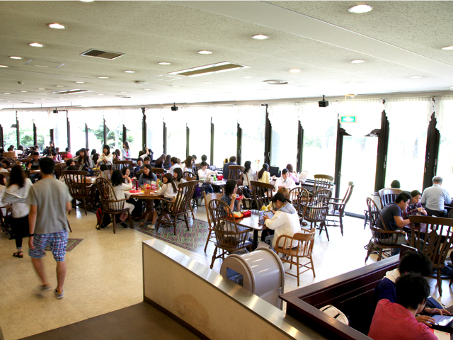 神田外語大学の学食
