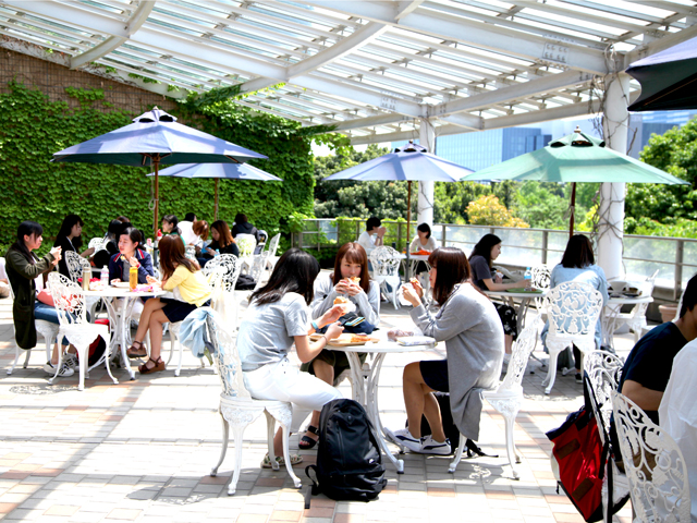 神田外語大学の学食