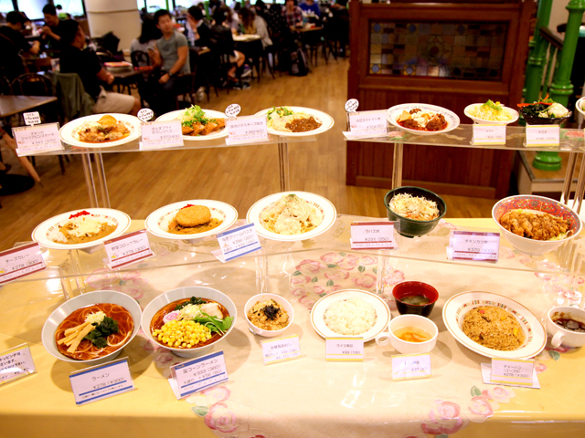 神田外語大学の学食