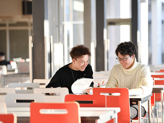 四日市大学の学食