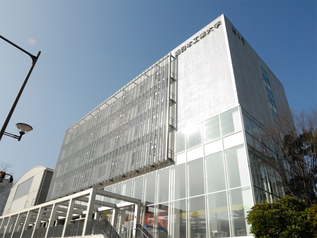 【小倉キャンパス】大学院・地域連携センター。産学連携研究の拠点として機能します。