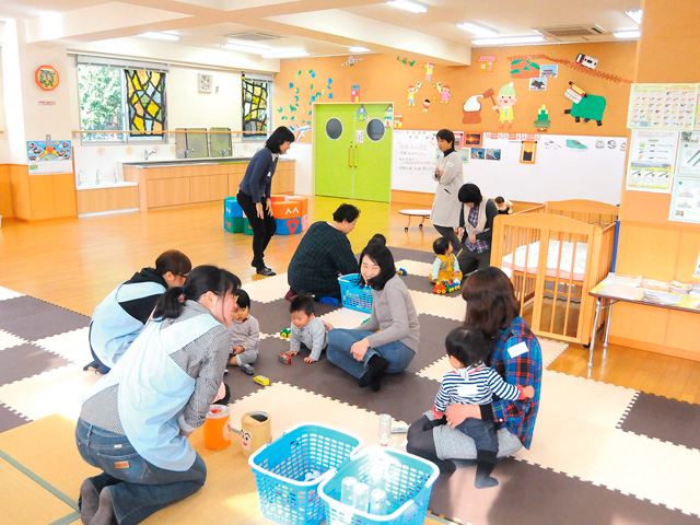 地域の子育て支援である「おやこひろば　たかたん」を実施しており、たくさんの人たちと子育てについて学べる場となっています。