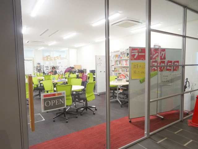 【学習支援室(LEARNING SQUARE)】基礎学力の向上、苦手克服のためのサポート施設。日本語と英語を中心に基礎やレポート作成の仕方を指導しています。
