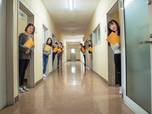 ピアノ練習室。ピアノ数全24台の個人練習室では周囲を気にすることなく、自分のペースで自由にピアノの練習ができます。