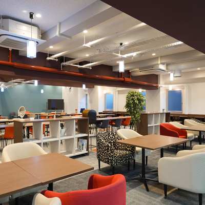 教育学部棟(星が丘キャンパス):実際の保育所や学校に近い環境で学ぶ施設が整っています