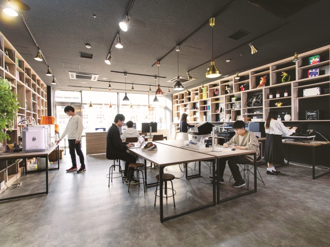 ものづくりの過程を学ぶファブリケーションラボ