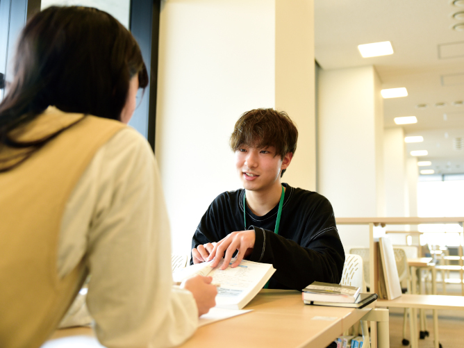 明徳館6階にある学習支援スペース「ラーニングサポートコーナー」