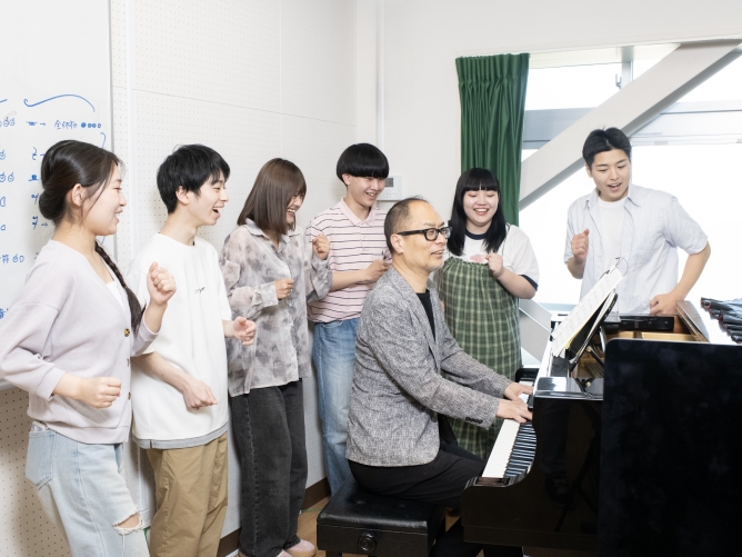 一人ひとりのレベルに応じた丁寧なピアノ指導。