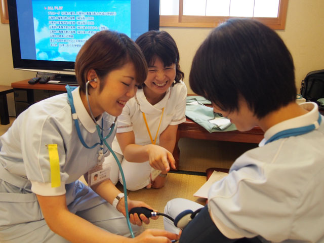 様々な実習室で、臨床に必要な知識・技術を学びます。