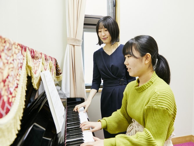 【個室のピアノレッスン室】防音のレッスン用個室です。