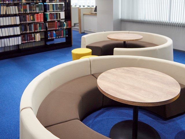 白鴎大学の図書館