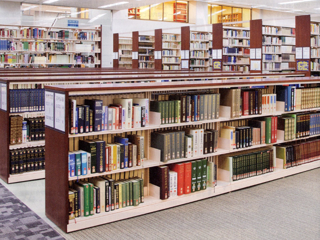 目白大学の図書館