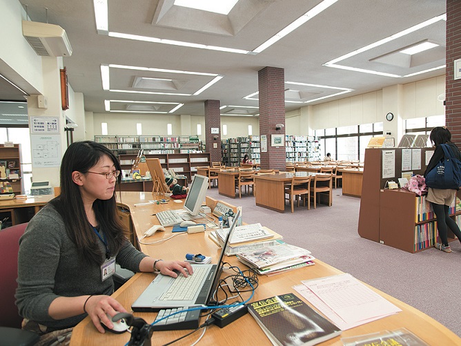 北海道武蔵女子大学の図書館