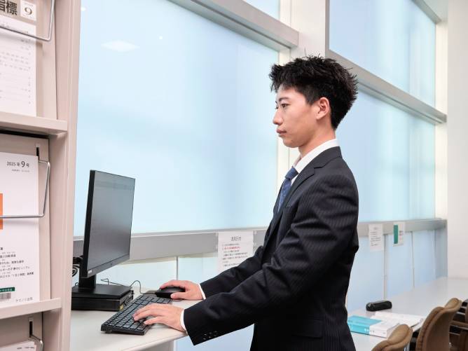 宝塚大学 大阪 梅田キャンパスの図書館