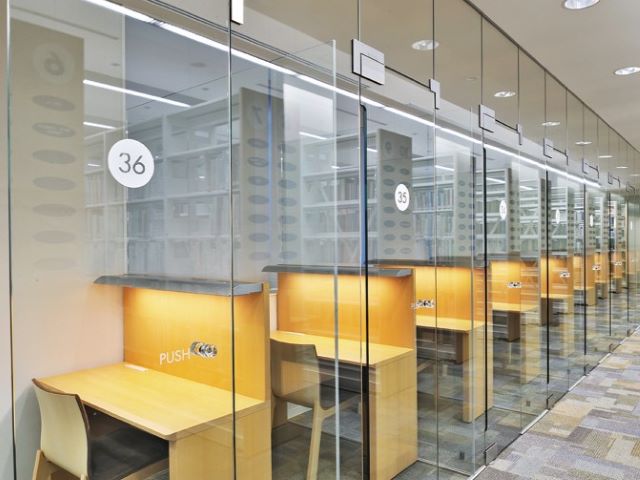 聖徳大学短期大学部の図書館