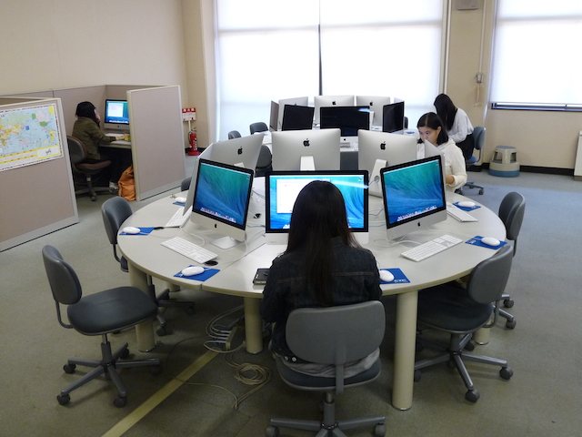 福岡女子短期大学の図書館