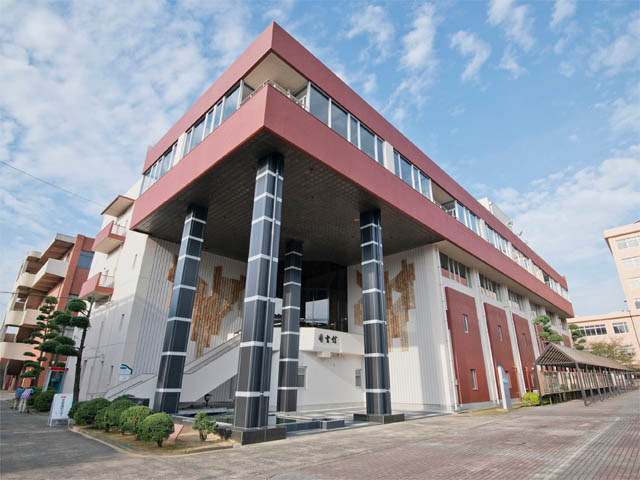 九州共立大学の図書館