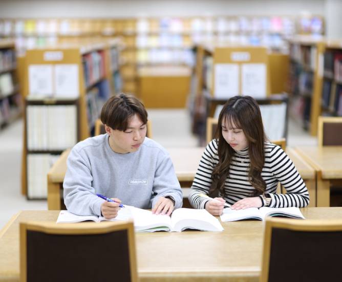 甲子園大学の図書館