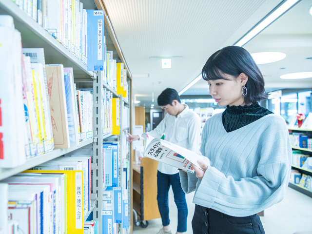 産業能率大学の図書館