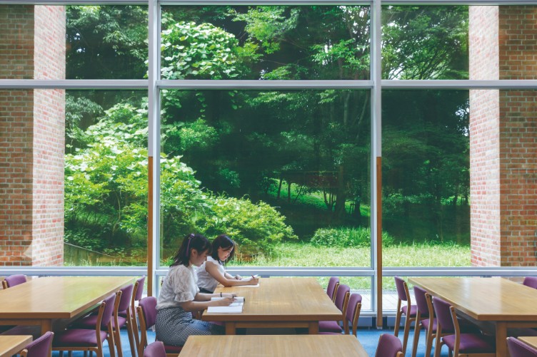 東洋英和女学院大学の図書館