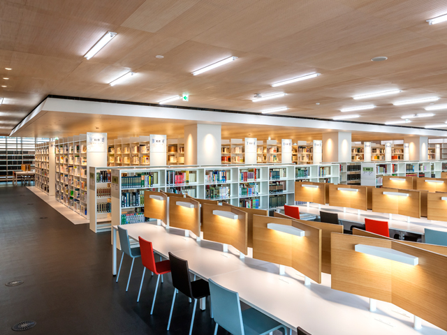 東京経済大学の図書館
