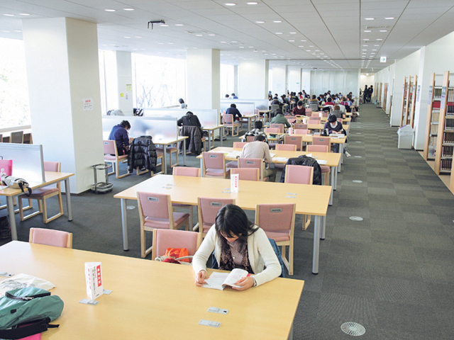獨協大学の図書館