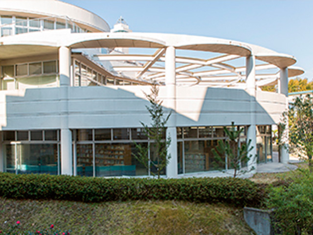 名古屋産業大学の図書館