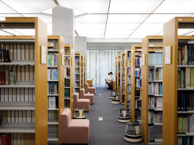 新潟薬科大学の図書館