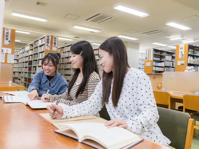 名古屋柳城短期大学の図書館