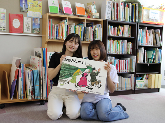 山村学園短期大学の図書館
