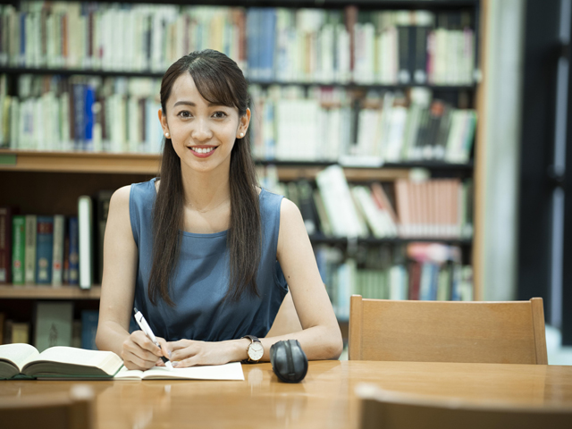共栄大学の図書館