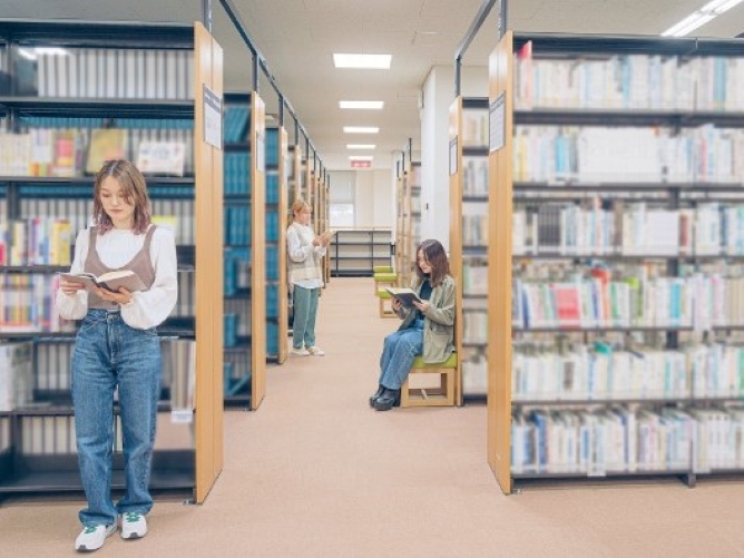 新潟医療福祉大学の図書館