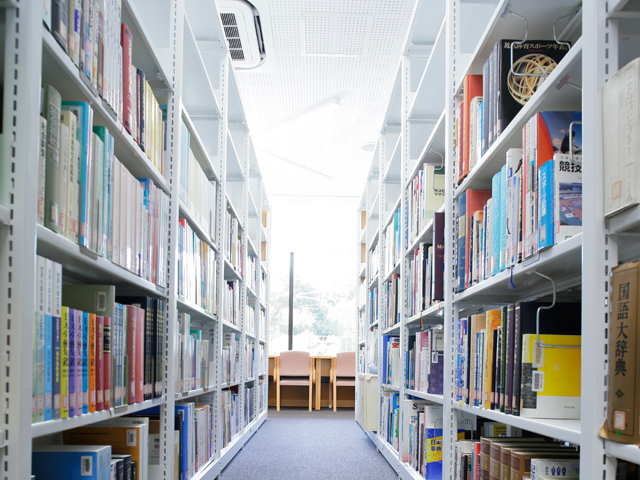 愛知東邦大学の図書館