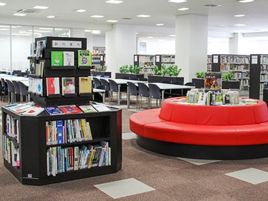 純真学園大学の図書館