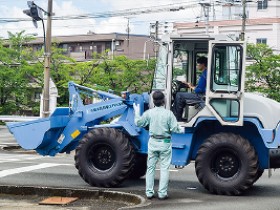 【教習場】各種建設機械の教習のほか、整備した車両のテスト走行も可能な教習場も併設しています。
