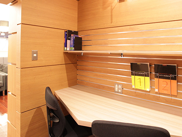 VISTA SILC Learning Management Center。施設内での学習教材を選んだり、学習に対してのアドバイスを受けたりが可能。