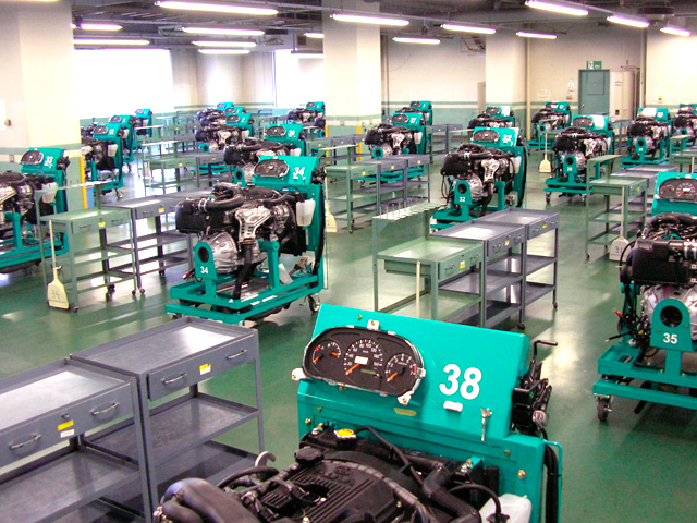 3号館エンジン実習場