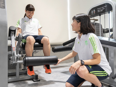 レッグエクステンション。下半身の筋力をアップするトレーニングです。